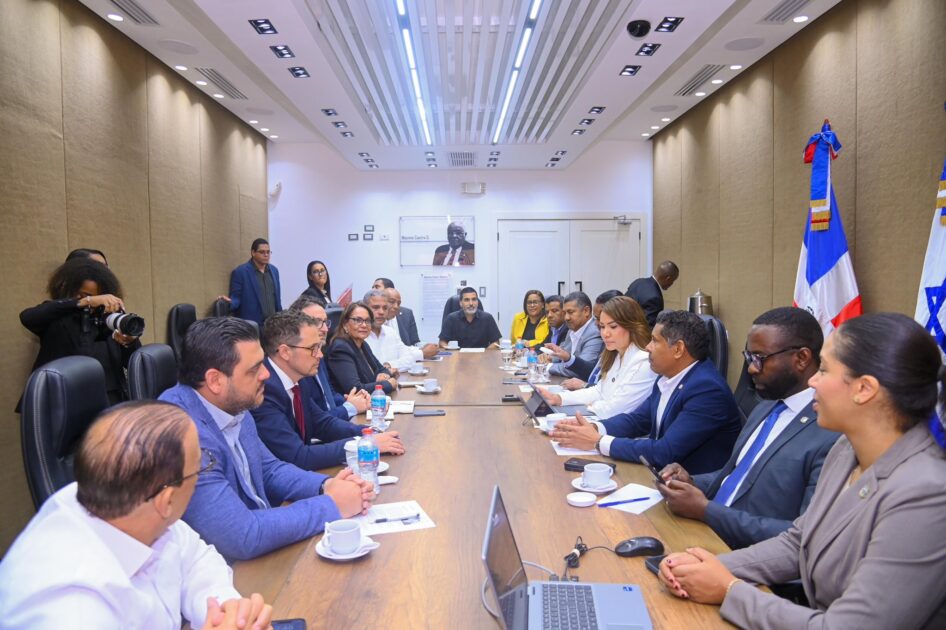 @JuanJRojasRD trabajamos con responsabilidad y compromiso por el bienestar de todos los dominicanos, cumpliendo cada día con nuestro deber hacia el país