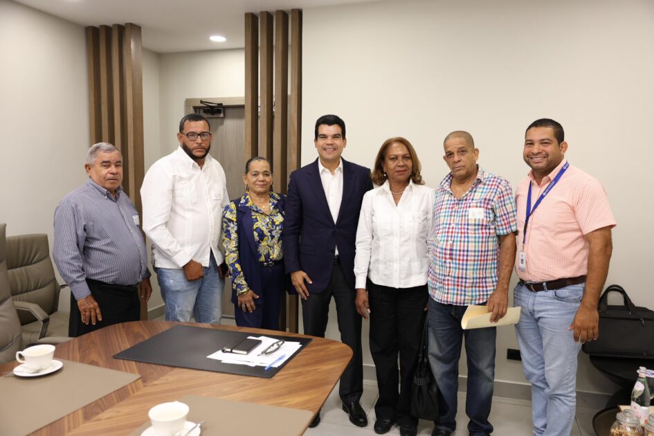 @WArnaudBisono Nos reunimos con la directora distrital de Paya, Dalma Rosa Arias, y juntas de vecinos para tratar proyectos que impulsan el desarrollo de la comunidad
