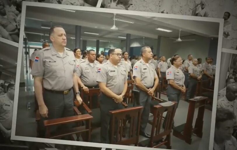 @PoliciaRD Este domingo se celebró la Santa Misa la acostumbrada dominical en la capilla del Palacio de la Policía Nacional