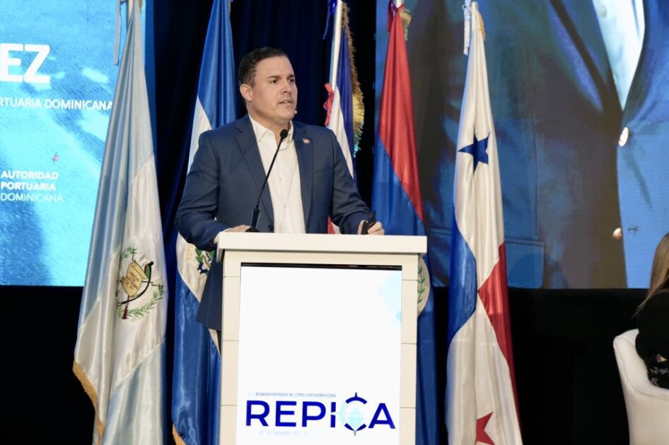@jeanLuisRJ participa en la Reunión Porturia del Istmo Centroamericano (REPICA 2025), compartiendo la evolución de República Dominicana en la industria de cruceros