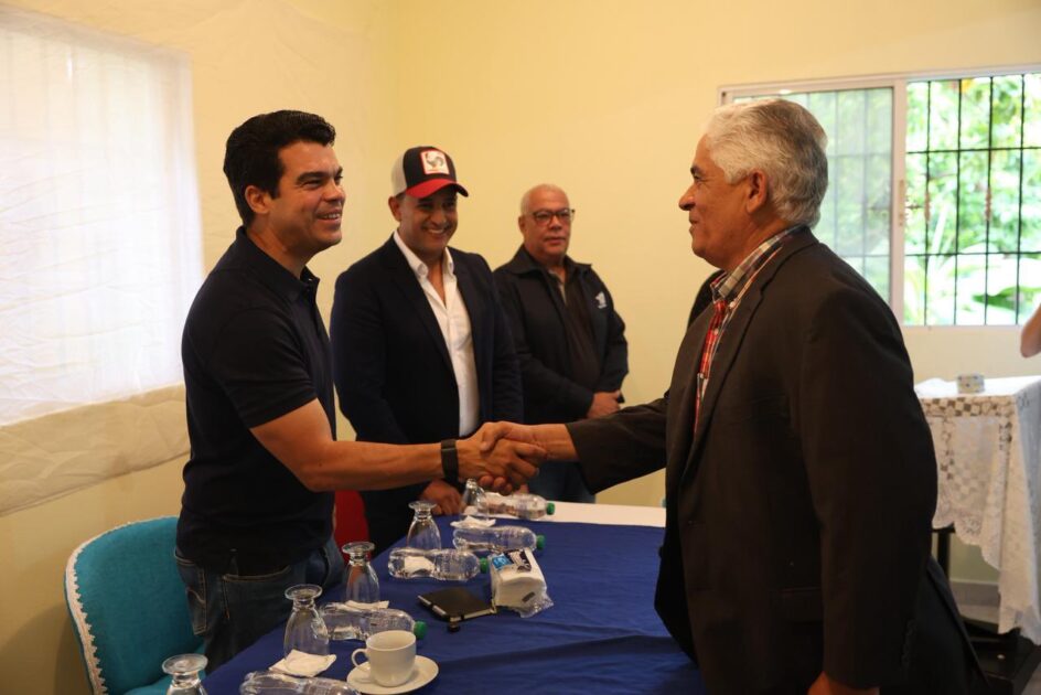 @WArnaudBisono Escuchar a la gente es el primer paso para transformar. Hoy en Amiama Gómez, seguimos llevando soluciones de agua. #SomosINAPA