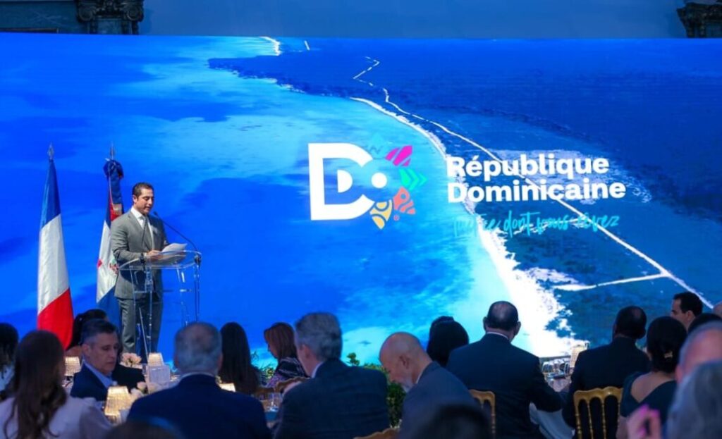 Empresario Nader presenta en París a Miches como gran modelo de desarrollo turístico