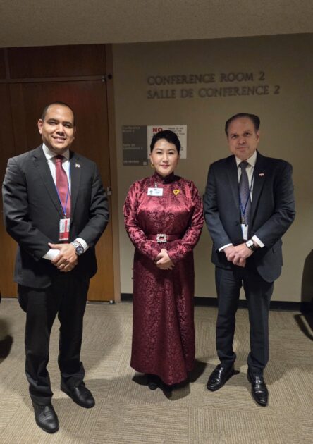 @MirexRD En representación del canciller, @RobalsdqAlvarez, el viceministro @hugofriverasos tuvo un encuentro con S.E. Battsetseg Batmunkh, ministra de Relaciones Exteriores de Mongolia