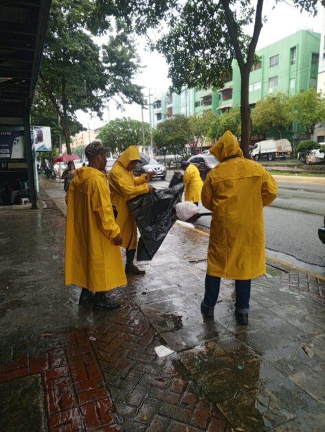 @AlcaldiaDN Nuestras brigadas permanecen activas en diferentes puntos del Distrito nacional para mantener la ciudad limpia y en orden tras las lluvias
