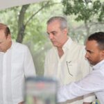 @PresidenciaRD Durante su visita a Santiago, el presidente @LuisAbinader recorrió la cañada del Embrujo I para conocer de primera mano su realidad y dar seguimiento a su saneamiento