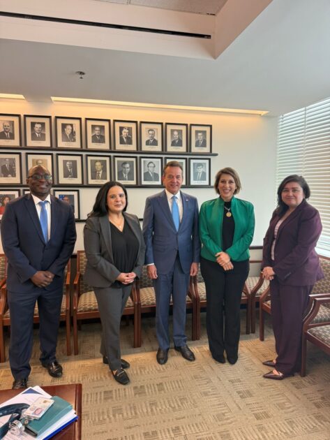 @ItoBisono Compartimos en el Departamento de Estado (@StateDept) con Bárbara Feinstein, subsecretaria adjunta para Centroamérica y el Caribe, con Vivian Bovo, asistente especial del secretario para temas del Hemisferio Occidental