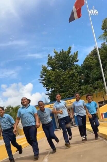 @ScarletBenzan El gobierno garantiza alimentación nutritiva y de calidad a mas de 2 millones de estudiantes en 7000 centros educativos del país