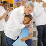@PresidenciaRD En Imbert, #PuertoPlata, celebran la entrega, por parte de @LuisAbinader y @LMDeCamps, de la Escuela Primaria Saballo, la cual beneficiará a 735 estudiantes dotándolos con espacios dignos: 21 aulas, biblioteca, cancha, salón multiusos y más