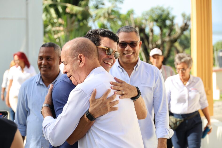 @WArnaudBisono En Sánchez, Samaná, conversando sobre la ampliación del acueducto junto a autoridades y comunitarios. Un paso clave para que las familias reciban agua de calidad en sus hogares