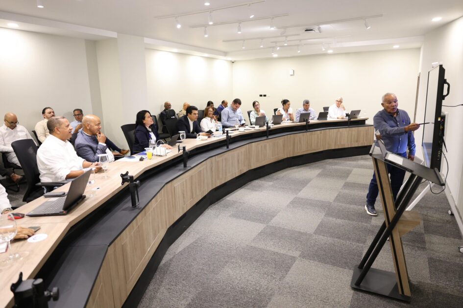 @WArnaudBisono Reunión semanal de seguimiento. Seguimos firmes para llevar agua de calidad a nuestra gente