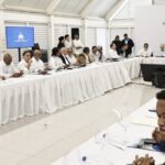 @DrMarioLama Participamos en la mesa de trabajo en SDN presidida por @LuisAbinader quien junto a @bettygeronimo, ministros, directores y juntas de vecinos, identificamos demandas priorizadas e ir dando soluciones priorizadas