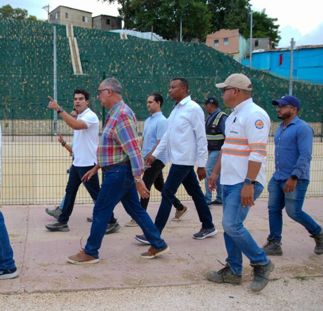 @WArnaudBisono En #ArroyoGurabo constatamos los avances de una obra que transforma la vida de miles de familias en Santiago