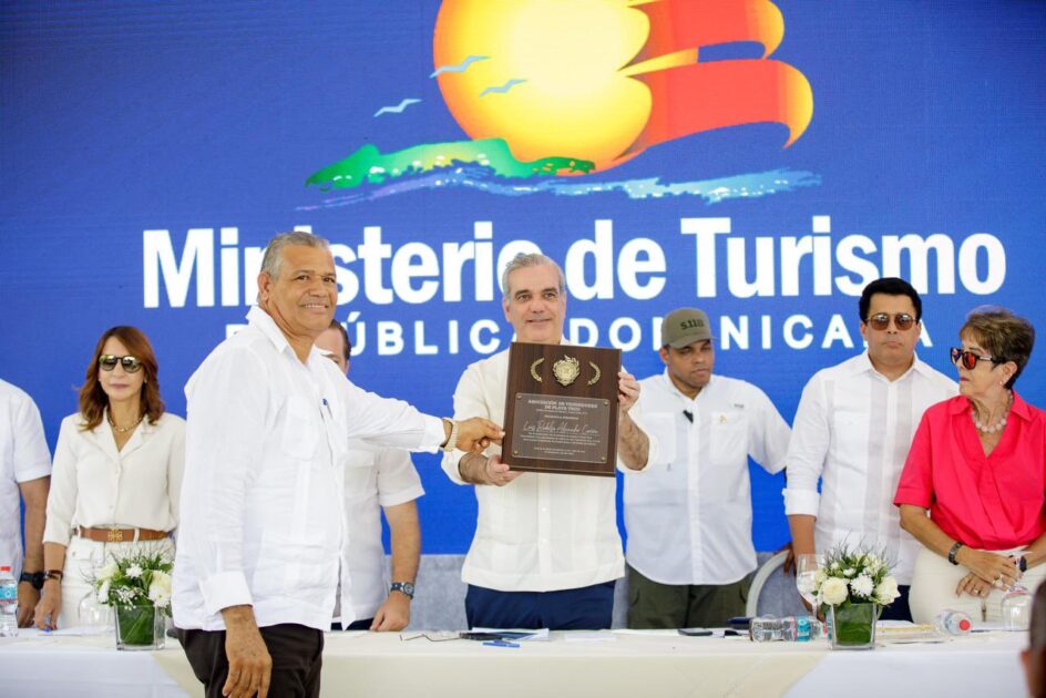 @ItoBisono Sammy Sosa es exaltado al salón de la fama de los Cachorros de Chicago