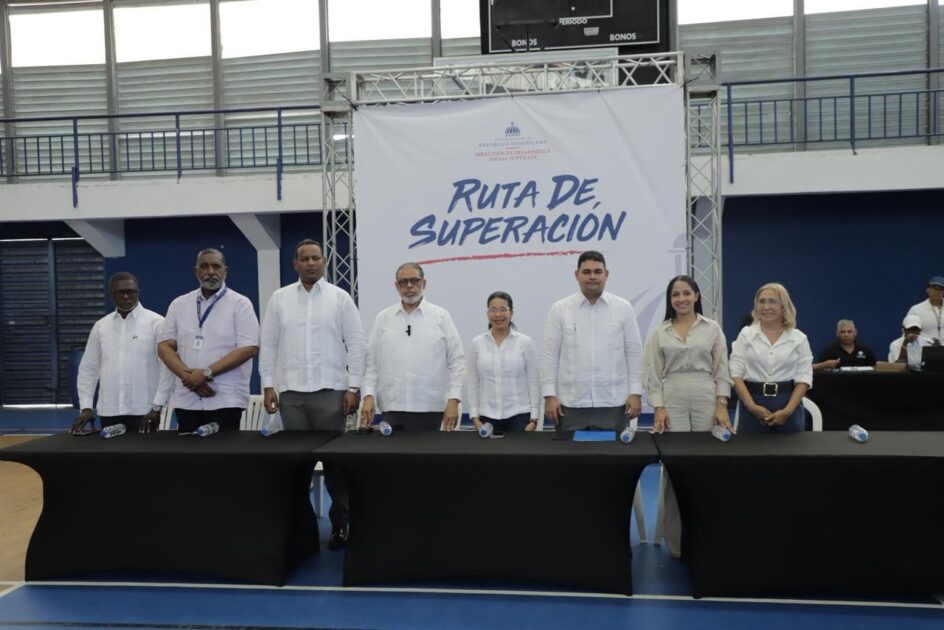 @SuperateRDO Junto al Sistema Único de Beneficiarios (@SIUBENRD) anunciamos la incorporación de 40 mil nuevas familias a la Ruta de Superación de la Pobreza (RSP)