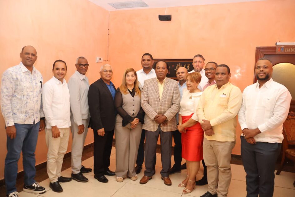 Director DGDF se reúne con alcaldes siete provincias fronterizas para impulsar estrategias de desarrollo sostenible