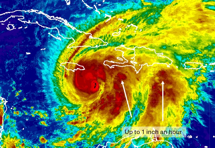 @TemporadaCiclon ADVERTENCIA Estas dos bandas del #HuracánMelissa, al parecer, son las que nos comenzarán a afectar en los próximos días, mientras que el centro principal se dirige a #Jamaica lentamente. Se esperan que los acumulados de #lluvias superen los 500mm, especialmente en el Sur