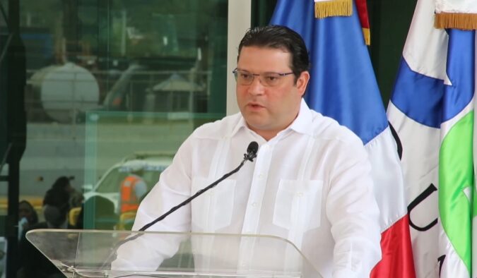 @SanzLovaton Tuve el honor de participar en un homenaje cuando la institución decidió nombrar el edificio del puerto de Haina en honor a Vicente Sánchez Baret