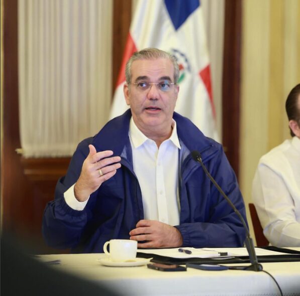 @FelixReynaE Hoy a las 6:00 p.m. el presidente @LuisAbinader encabezará una reunión con organismos de socorro, alcaldías y ministerios para dar seguimiento a las medidas adoptadas ante la Tormenta Melissa