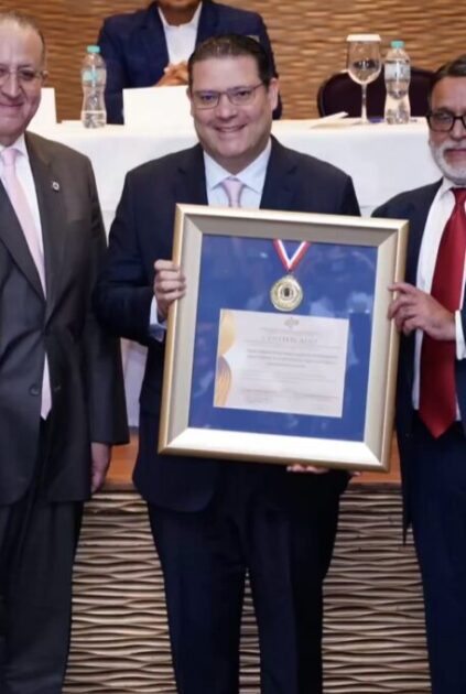 @SanzLovaton En el 51.º aniversario de la @FederacionDomC se reconoció la unidad y el compromiso de quienes impulsan el desarrollo del comercio dominicano