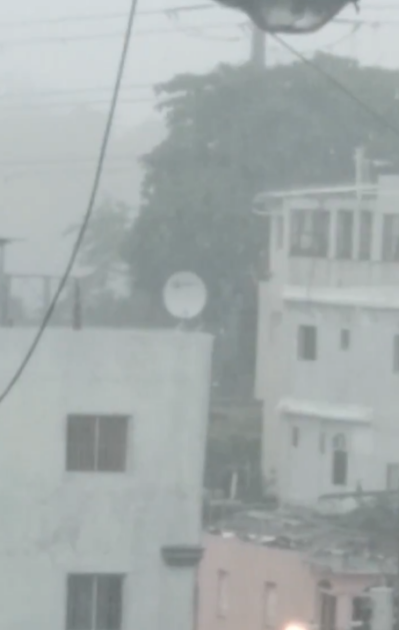 @UrenaZa1967 AHORA EN VIVO en Cristo Rey DN los embates de la tormenta Melissa