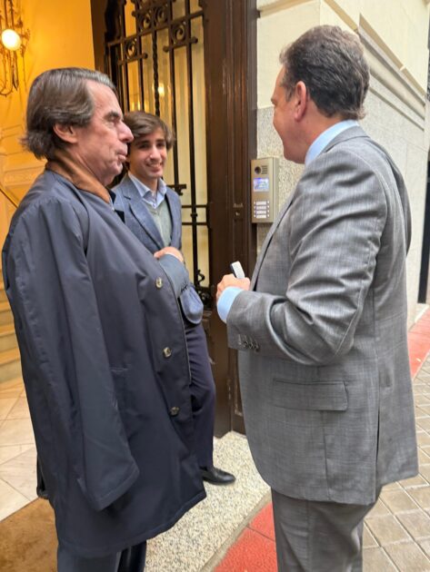 @ItoBisono Siempre es un gusto poder saludar y compartir con mi querido amigo, el presidente @JosMariaAznar.
