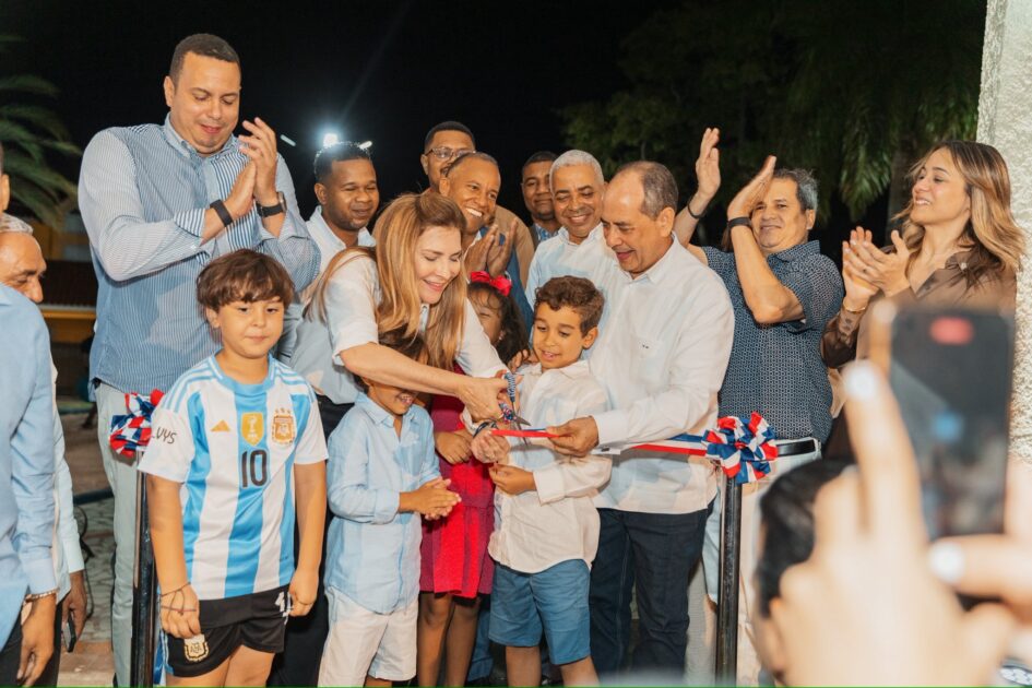 @CarolinaMejiaG entrega el renovado Parque La Glorieta