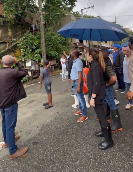 @CarolinamejiaG Hoy estuvimos en La Zurza, supervisando los trabajos para garantizar el orden y la limpieza en la zona