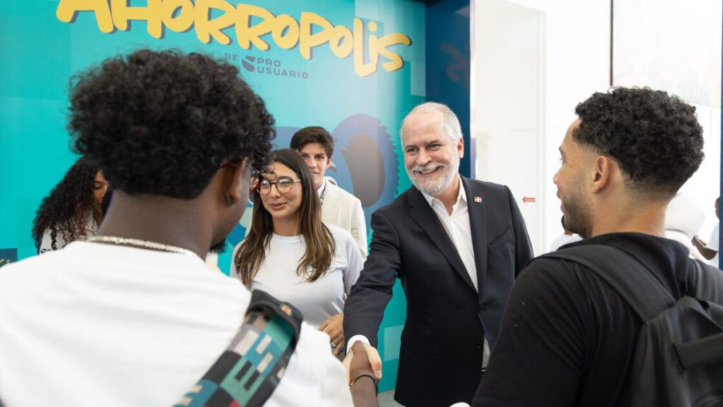 Superintendencia de Bancos promueve la educación financiera en la Feria Internacional del Libro