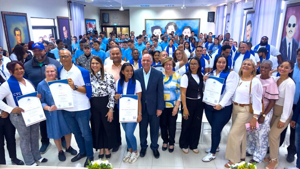 CTC certifica 140 jóvenes en Salcedo durante Tecno Feria “Aprende y Emprende”