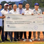 Ministro de Deportes entrega aporte de dos millones de pesos a Liga de Verano