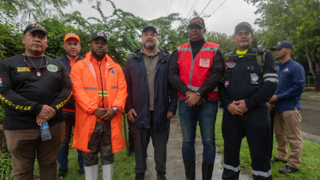 Ministro de Medio Ambiente y alcaldesa de Santo Domingo Norte supervisan acciones de respuesta ante los efectos de la tormenta Melissa