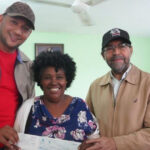 Gobierno continúa la entrega de compensaciones a productores de Hato Nuevo Cortés, en Azua