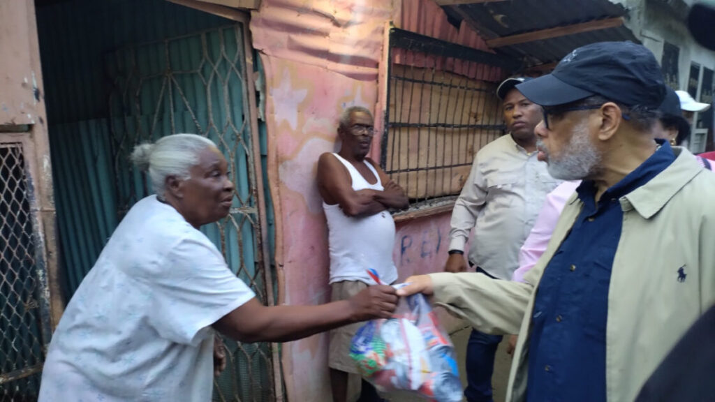 Desarrollo de la Comunidad lleva ayuda a zonas afectadas por Melissa