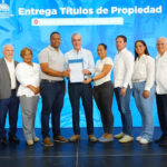 Presidente @LuisAbinader entrega 551 títulos de propiedad en Sabana Perdida, SDN; dice es la mejor inversión para el desarrollo económico y social