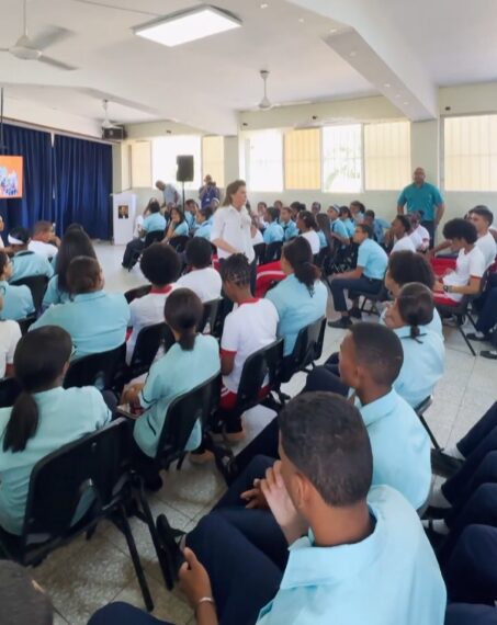 @CarolinaMejiaG Hoy compartí un momento muy especial con los estudiantes de la Escuela Benito Juárez en Cristo Rey