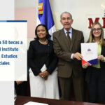 @!ComunicacionDO El @FGarciaFermin @MescytRDentregó 50 becas nacionales a profesionales seleccionados para cursar programas de maestría en el Instituto Global de Altos Estudios en Ciencias Sociales (IGLOBAL)