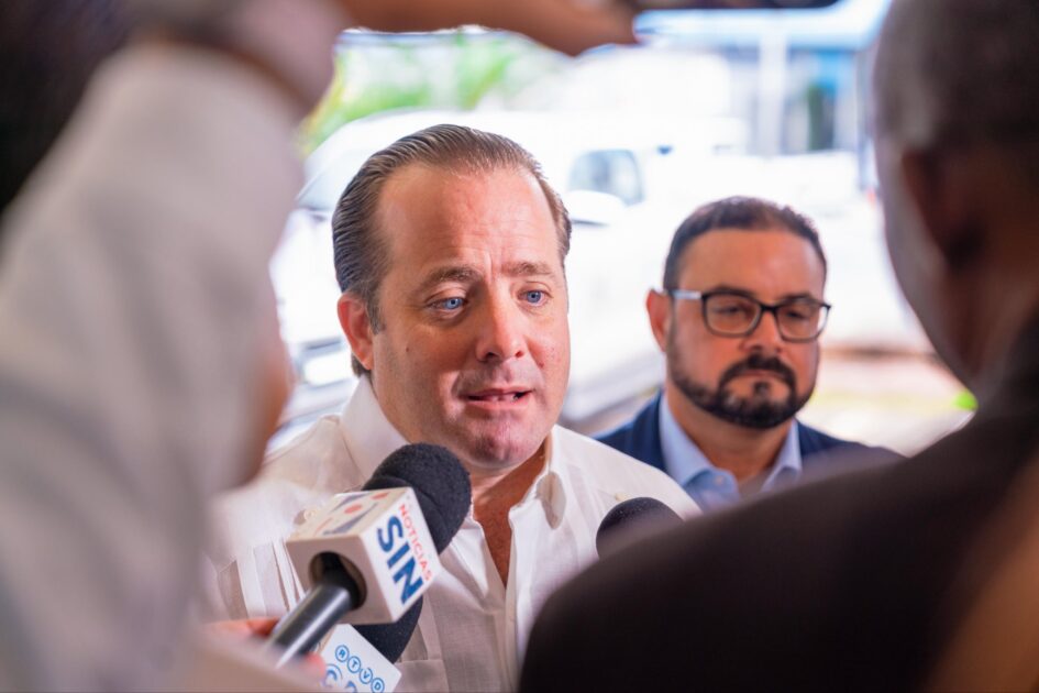 @MinPreRD El ministro@josepaliza, encabezó hoy una reunión con el@COE_RD, a fin de coordinar las acciones preventivas ante los posibles efectos de la tormenta tropical Melissa que incide actualmente en las condiciones del tiempo en el país