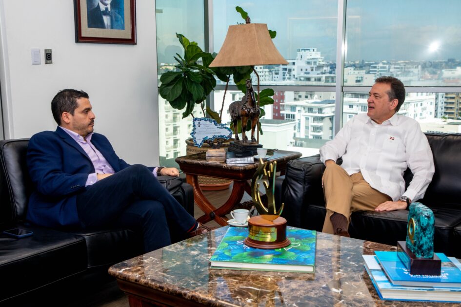 @ItoBisono Comparte con Alec Subero, un dominicano que está dejando su huella en el espacio Ingeniero aeroespacial en @blueorigin la empresa de @JeffBezos