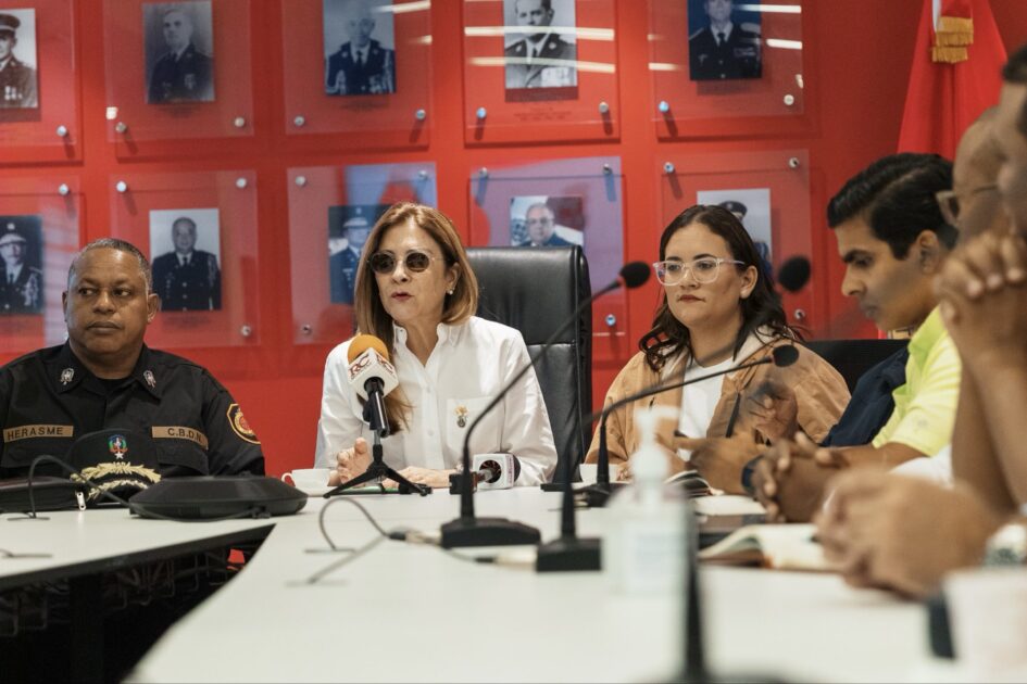 @AlcaldiaDN @CarolinaMejiaG ha dispuesto más de 1,500 brigadistas y @bomberosdn para realizar labores preventivas y de mitigación ante la tormenta tropical Melissa