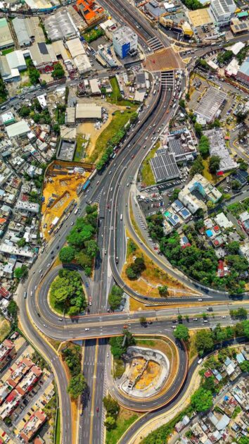 @JosePaliza Una excelente imagen aérea de la solución vial de “Pintura” en Santo Domingo Oeste. Impresionante