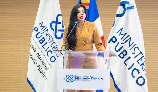 @ProcuraduriaRD La procuradora general de la República, Yeni Berenice Reynoso, encabezó el acto de bienvenida a los 100 abogados seleccionados mediante concurso de oposición