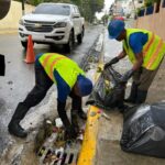 @YaneiryMejia Desde las 5:00 a.m., más de 1,500 brigadistas de la #AlcaldiaDN están en las calles limpiando filtrantes e imbornales, cuneteando y retirando escombros