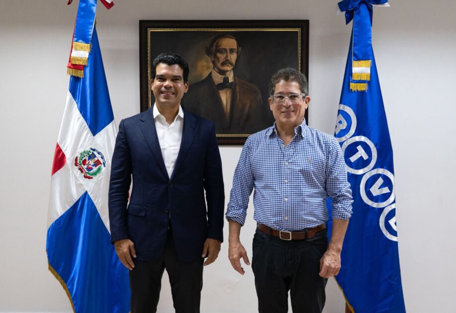 @WArnaudBisono Gracias a @ivanruiztv por el cálido recibimiento en@rtvd_4Un gusto conocer las nuevas instalaciones y compartir con parte del equipo