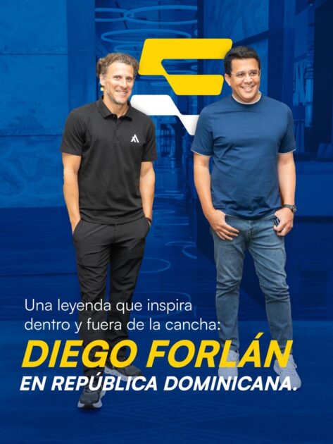 @DavidColladoM Hoy recibimos en la República Dominicana a una leyenda del fútbol mundial: Diego Forlán.@DiegoForlan7