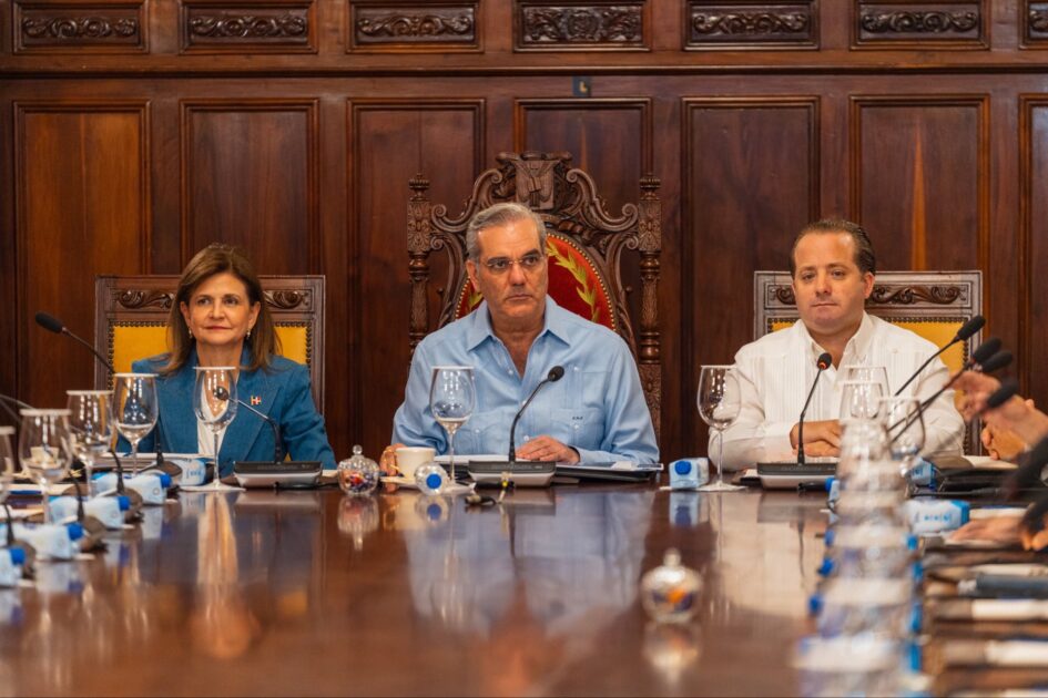 Hoy celebramos el Consejo de Ministros número 53, un espacio de planificación y coordinación interinstitucional orientado a fortalecer la eficiencia, la transparencia y la cercanía de la gestión pública con la ciudadanía. ¡Por un mejor país!