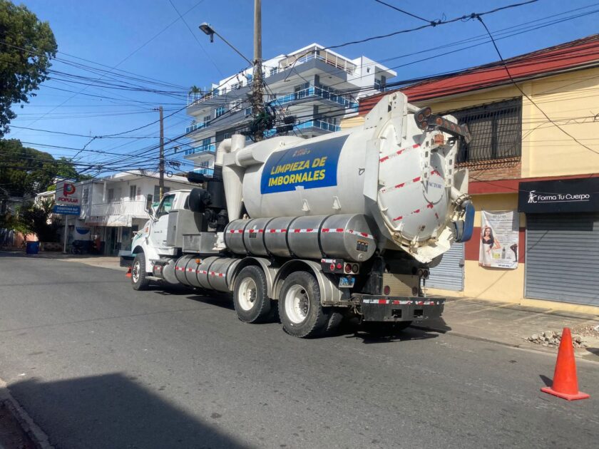 @AlcaldiaDN nuestras brigadas se mantienen en las calles, trabajando de manera continua para atender los efectos de las lluvias y garantizar la seguridad de todos.