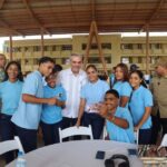 @PresidenciaRD ¡El futuro se construye escuchando a nuestra juventud! El presidente@LuisAbinaderse reunió con estudiantes de escuelas y colegios de Monseñor Nouel