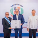 @JosePaliza Un emotivo acto de condecoración con la Orden de Duarte, Sánchez y Mella a Don Frank Rainieri M. Emprendedor, filántropo, embajador de la Orden de Malta, padre ejemplar, un recorrido de grandes motivos