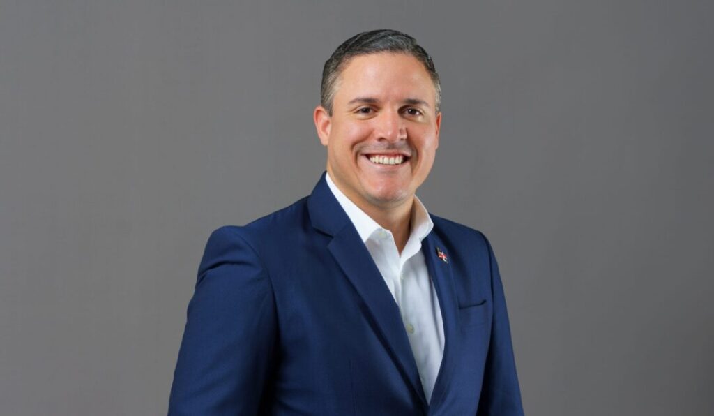 ENTREVISTA | @jeanluisrj agradece a @DavidColladoM @TurismoRD por entrega de muelle turístico en Caleta, La Romana