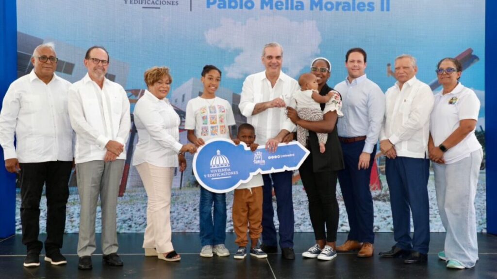Presidente @LuisAbinader entrega 95 nuevas viviendas en Pedro Brand y continúa ampliando el acceso a un hogar digno para las familias dominicanas